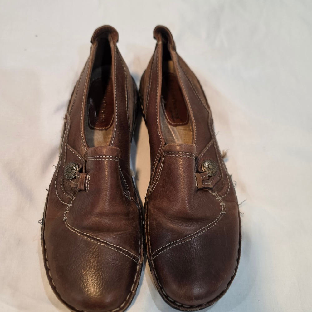 Earth Origins Slip On Loafers Womens Brown Leather Contrast Stitch Button 9m